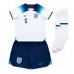England John Stones #5 Replika Babytøj Hjemmebanesæt Børn VM 2022 Kortærmet (+ Korte bukser)